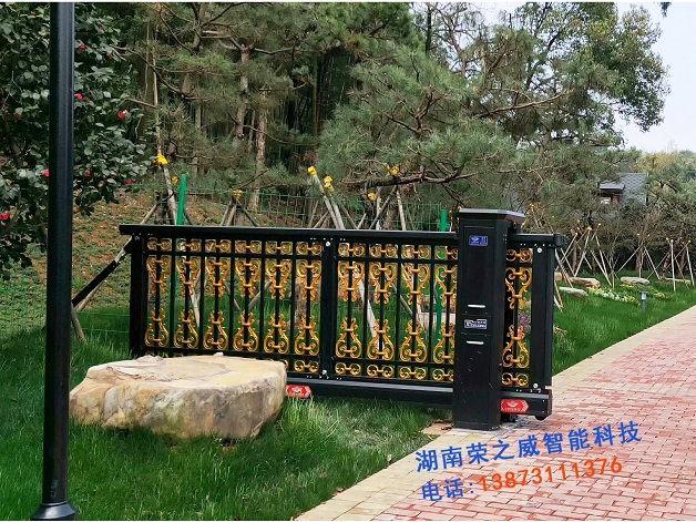 湘潭盤龍生態(tài)農(nóng)業(yè)展示有限公司（智能懸臂門+平開門）