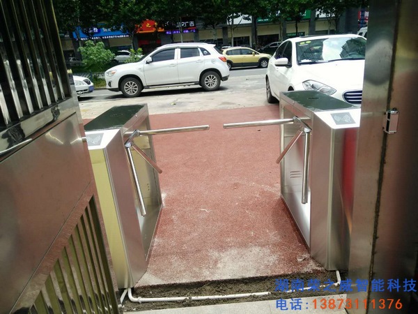 長(zhǎng)沙伸縮門(mén)