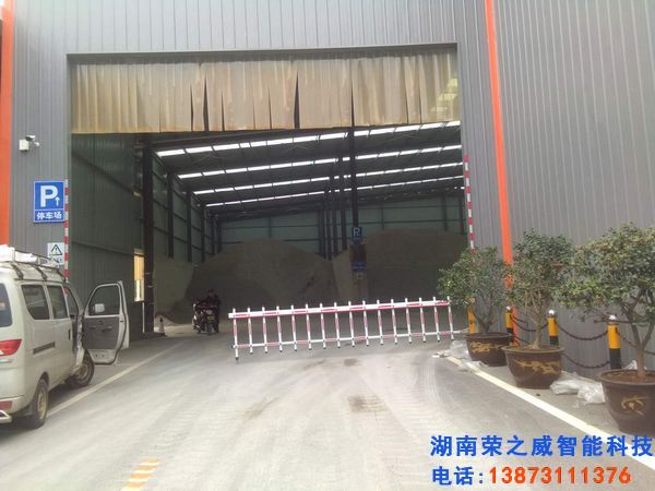 長(zhǎng)沙伸縮門,長(zhǎng)沙電動(dòng)門,長(zhǎng)沙電動(dòng)伸縮門,長(zhǎng)沙伸縮門,長(zhǎng)沙電動(dòng)伸縮門廠