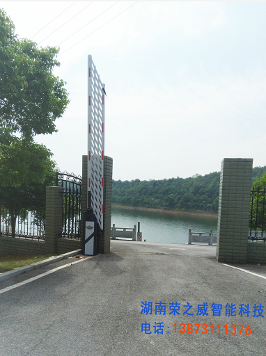 長(zhǎng)沙伸縮門,長(zhǎng)沙電動(dòng)門,長(zhǎng)沙電動(dòng)伸縮門,長(zhǎng)沙伸縮門,長(zhǎng)沙電動(dòng)伸縮門廠