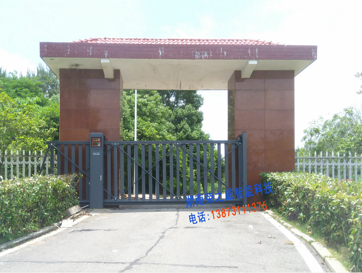 長(zhǎng)沙伸縮門,長(zhǎng)沙電動(dòng)門,長(zhǎng)沙電動(dòng)伸縮門,長(zhǎng)沙伸縮門,長(zhǎng)沙電動(dòng)伸縮門廠